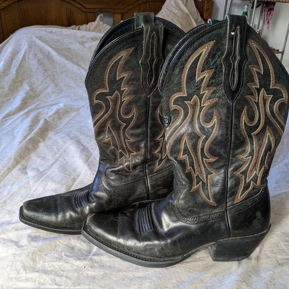Ariat Boots - Picture 1 of 9